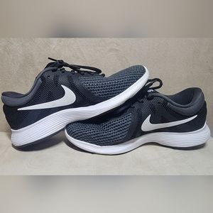 Womens Black/white Nike shoes